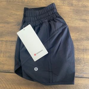 Lululemon tracker 4” shorts